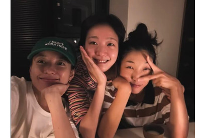 日韓の“ミューズ”たちが奇跡の集結！安藤サクラ、キム・ゴウン＆ハン・ヒョジュの「豪華3ショット」が話題【PHOTO】 画像