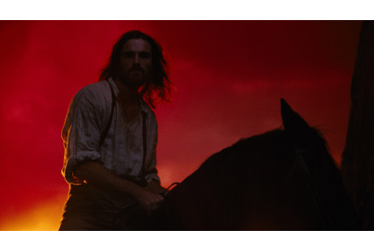 全世界1.5億ドル超え大ヒット中『嵐が丘』圧巻の映像美に酔いしれる…撮影舞台裏の特別映像 画像