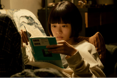 杉咲花“文菜”が読んでいる本が「気になる」ドラマに登場する話題の本「冬のさ春のね」 画像