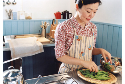 小林聡美＆片桐はいり＆もたいまさこ、フィンランドの街で「いらっしゃい」『かもめ食堂』予告編 画像