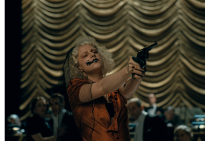 『ザ・ブライド！』USプレミアに豪華キャスト集結　愛と破壊の逃避行を切り取った新場面写真も 画像