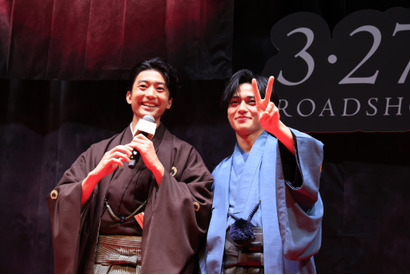 永瀬廉が観客に“ピース”！伊藤健太郎とのボケツッコミに会場沸く『鬼の花嫁』完成披露試写会 画像