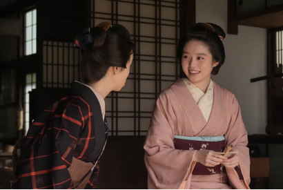 「ばけばけ」第119回あらすじ・場面写真　トキはヘブンの成功を祈り、ヘブンがなくしてしまった代わりの人形を作りはじめる…3月19日放送 画像