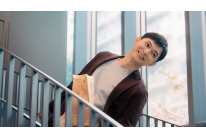 「転生してスキップ上手」「ばけばけコンビだ」吉沢亮、新CMでウッキウキのスキップ披露　“ウメ”野内まると共演 画像