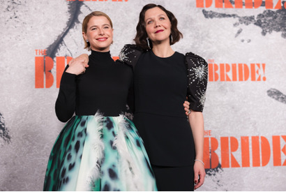 「人生で最も大切な女性の1人」『ザ・ブライド！』ジェシー・バックリーが明かすマギー・ギレンホール監督との連帯、リスペクト 画像