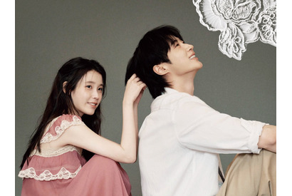 「ガチ結婚かと…」IU＆ビョン・ウソク、ネットを騒然とさせた“招待状”の正体【PHOTO】 画像