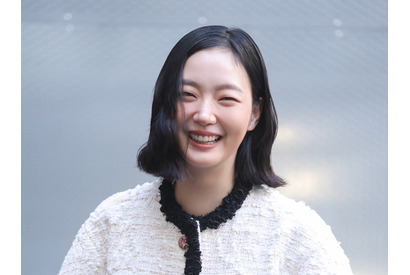 まるで映画のワンシーン…女優キム・ゴウンが最新ビジュアルの撮影で見せた、魅惑的な眼差し【PHOTO】 画像