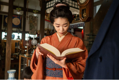 「風、薫る」第12回あらすじ・場面写真　シマケンに外国人客の対応を助けてもらったりんは、少しでも役に立ちたいと、英語の勉強を始める…4月14日放送 画像