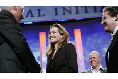 アンジェリーナ・ジョリー「イラク戦費の数時間分で15万人の子供が学校に通える」 画像