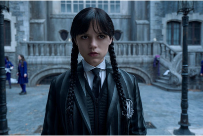 Netflix、「ウェンズデー」シーズン3のファーストルック画像公開 今度の舞台はパリ！ 画像