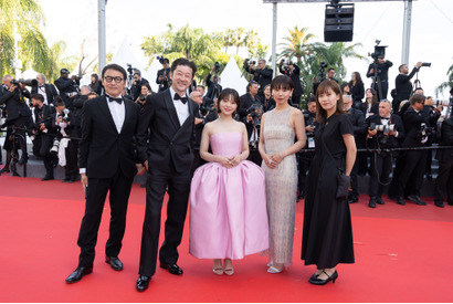 岸井ゆきの、浅野忠信らとカンヌ映画祭のレッドカーペットを満喫『すべて真夜中の恋人たち』 画像