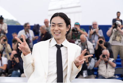 菅田将暉「ミラクルな初体験」黒沢清監督『黒牢城』本木雅弘＆宮舘涼太と初のカンヌで喝采浴びる 画像