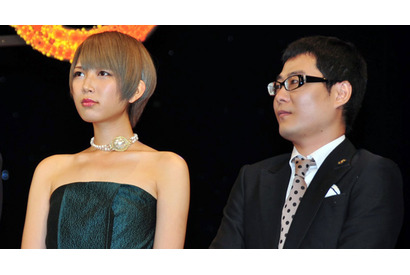 光宗薫、女優活動再開…久々の公の場に肩出しドレスで元気な姿 画像