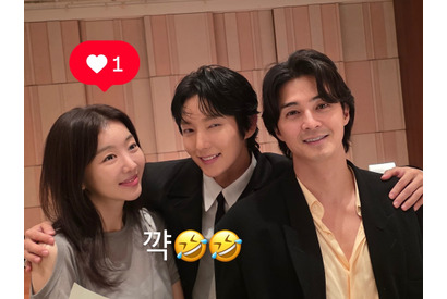 ムン・チェウォンの結婚式で再会？『悪の花』主演キャストの仲良しショットに反響【PHOTO】 画像