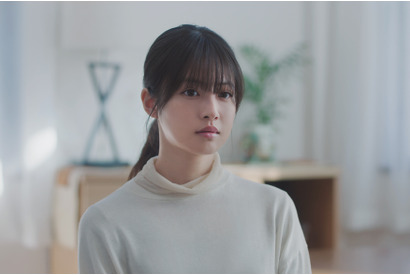 松村北斗＆今田美桜ほか、登場人物たちの緊迫の人間模様捉える『白鳥とコウモリ』場面写真 画像