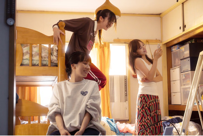 松本穂香＆小林聡美＆森田望智ら、“和”川口春奈を支えた家族や闘病仲間『ママがもうこの世界にいなくても　私の命の日記』場面写真入手 画像