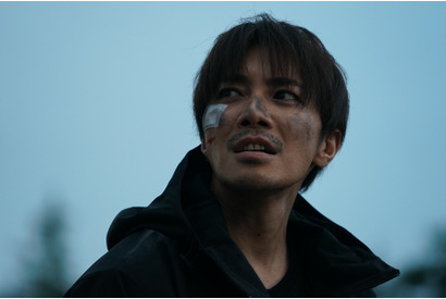 映画復帰作でヤンチャ役に挑む成宮寛貴、異なる表情切り取る新カット独占入手『藁にもすがる獣たち』 画像