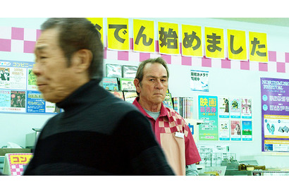 SMAPとサブちゃんが、宇宙人ジョーンズが働くコンビニに来店？　「ボス」新CM 画像