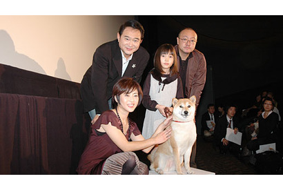 船越英一郎＆松本明子「温かい涙がとめどなくあふれる作品」『マリと子犬の物語』 画像