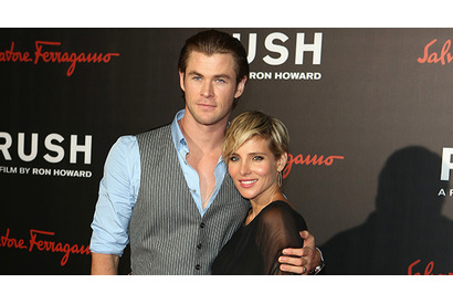 クリス・ヘムズワース、『マイティ・ソー』新作のキス・シーンは実は妻だった 画像