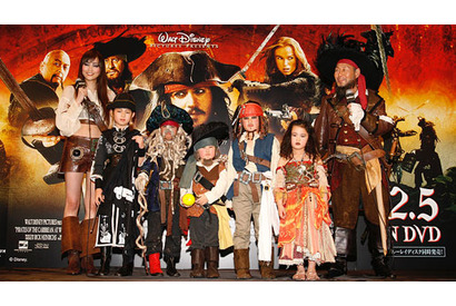 和風“バルボッサ”泉谷＆サトエリ“ジャック”　『パイレーツ』コスプレに大はしゃぎ！ 画像