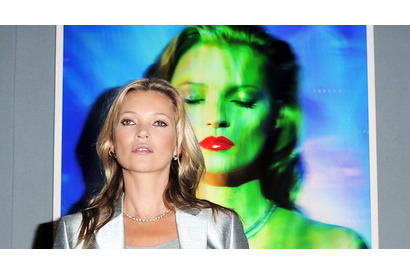 ケイト・モス、40歳の誕生日を記念して展示会開催…ジョニー・デップからの助言も 画像