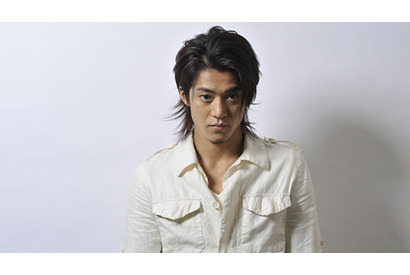 「芝居だったら何でもやります」役者・小栗旬『サーフズ・アップ』でペンギン役に挑戦 画像