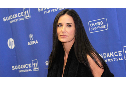 デミ・ムーア、人気ロックバンドのドラマーとメキシコで仲良く年越し 画像