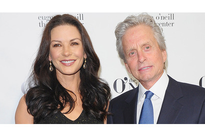 キャサリン・ゼタ＝ジョーンズ、GG賞でマイケル・ダグラスに同伴せず 画像