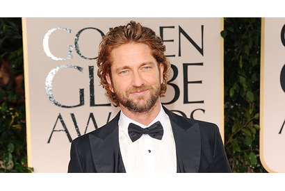 ジェラルド・バトラー、西アフリカ・リベリアで支援する慈善団体の活動を見学 画像