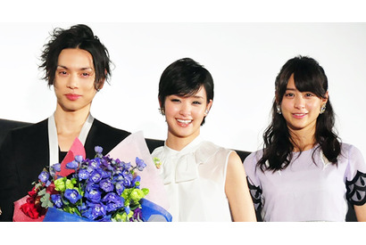 水嶋ヒロ、剛力彩芽、山本美月が舞台挨拶で涙！　涙！ 画像