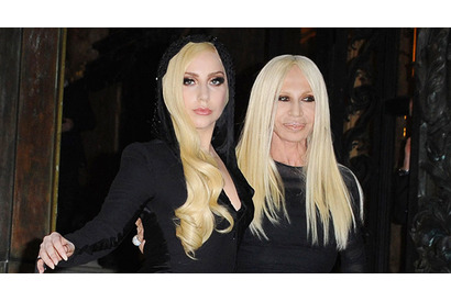 レディー・ガガ、ドナテッラ・ヴェルサーチに高価なアイテムをおねだり 画像