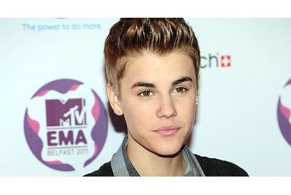 ジャスティン・ビーバー、近隣住民に卵を投げつけた件で警察側が重罪を望む 画像