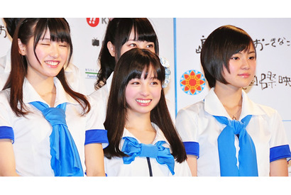 “1000年に1人のアイドル”橋本環奈によしもと芸人たちメロメロ！ 画像