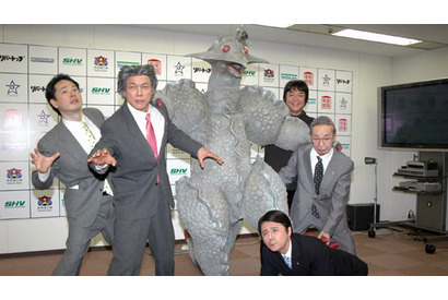 洞爺湖サミットに大怪獣現る！　地球を救うのは歴代総理たち？ 画像