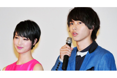 剛力彩芽＆山崎賢人、高校時代に戻れるなら「制服デートしたい！」 画像