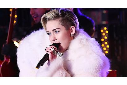 マイリー・サイラスの控え室に侵入したファンが逮捕 画像