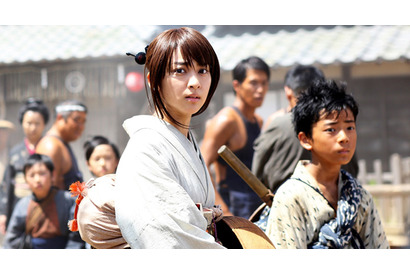 【『るろうに剣心』撮影現場に潜入vol.4】武井咲、“殺陣男子”佐藤健に「惚れた！」 画像