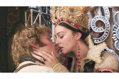 女優が輝く秋映画 vol.1　妖しいまでの美しさ。『ブラザーズ・グリム』のモニカ・ベルッチ 画像