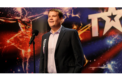 【特別映像】ポール・ポッツが“完全アウェー”で歌う下積み時代…『ワン チャンス』 画像