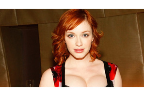 クリスティーナ・ヘンドリックスの美貌に見とれてバイク事故発生 画像