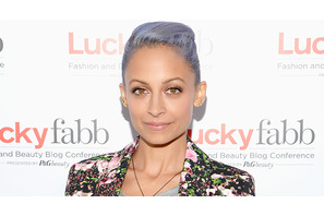 ニコール・リッチー、紫の髪の毛が娘の学校で人気！ 画像