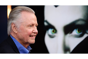 ジョン・ヴォイト、娘のアンジェリーナ・ジョリーと孫娘の共演を大絶賛 画像