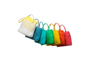 「アンテプリマ／ワイヤーバッグ」、カラフルポーチで自分なりの楽しみ方を 画像