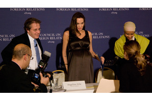 アンジェリーナ・ジョリー、ワシントンでイラクの子供たちの教育支援を呼びかけ 画像