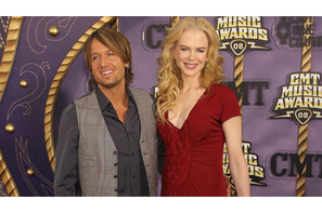 妊娠6か月のニコール・キッドマン、夫と2人で公の場へ。米で新居2軒を購入 画像