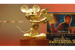 謎を解いてゲットせよ！　純金製“黄金のミッキーマウス”が初披露 画像