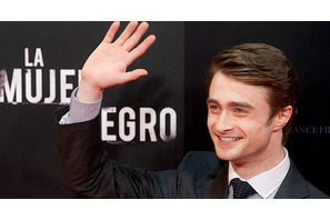 ダニエル・ラドクリフ、ファンの頭を剃り上げる!? 画像