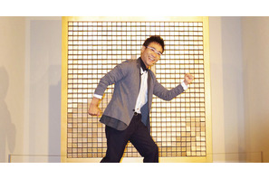 八嶋智人が「どうも、木村拓哉です」　「だまし絵II」開幕セレモニーに出席！ 画像