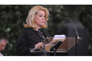 イヴ・サン＝ローランの葬儀に仏大統領夫妻をはじめ、ゆかりのセレブが故人を悼む 画像